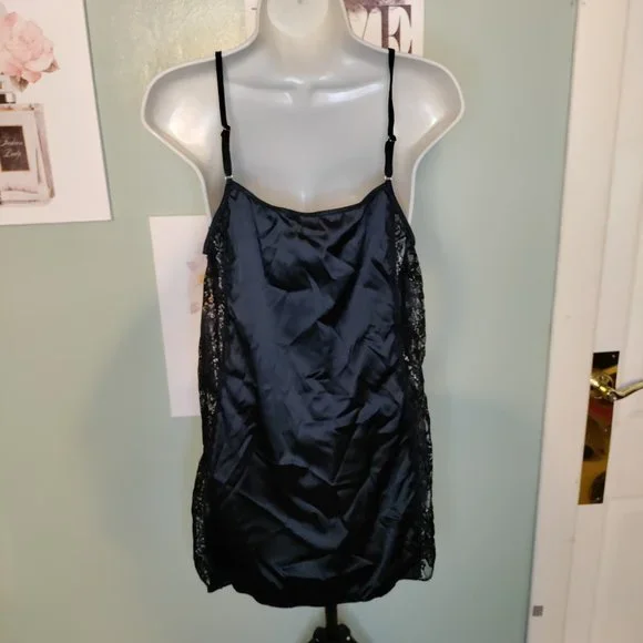 Lingerie Chemise Nightwear With Matching Thong - Picture 4 of 8